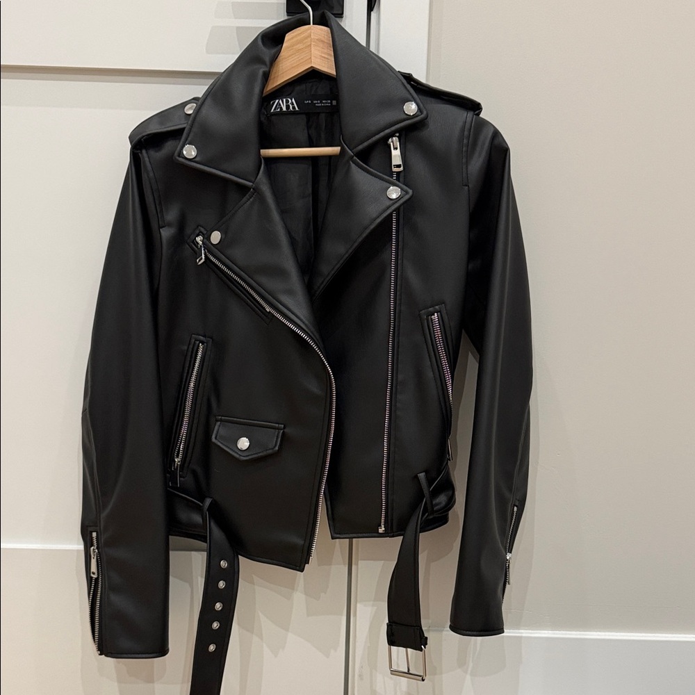 Zara Women's Sleek Black Leather Jacket